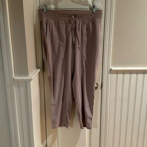 NWOT Lululemon Mid Rise Capris